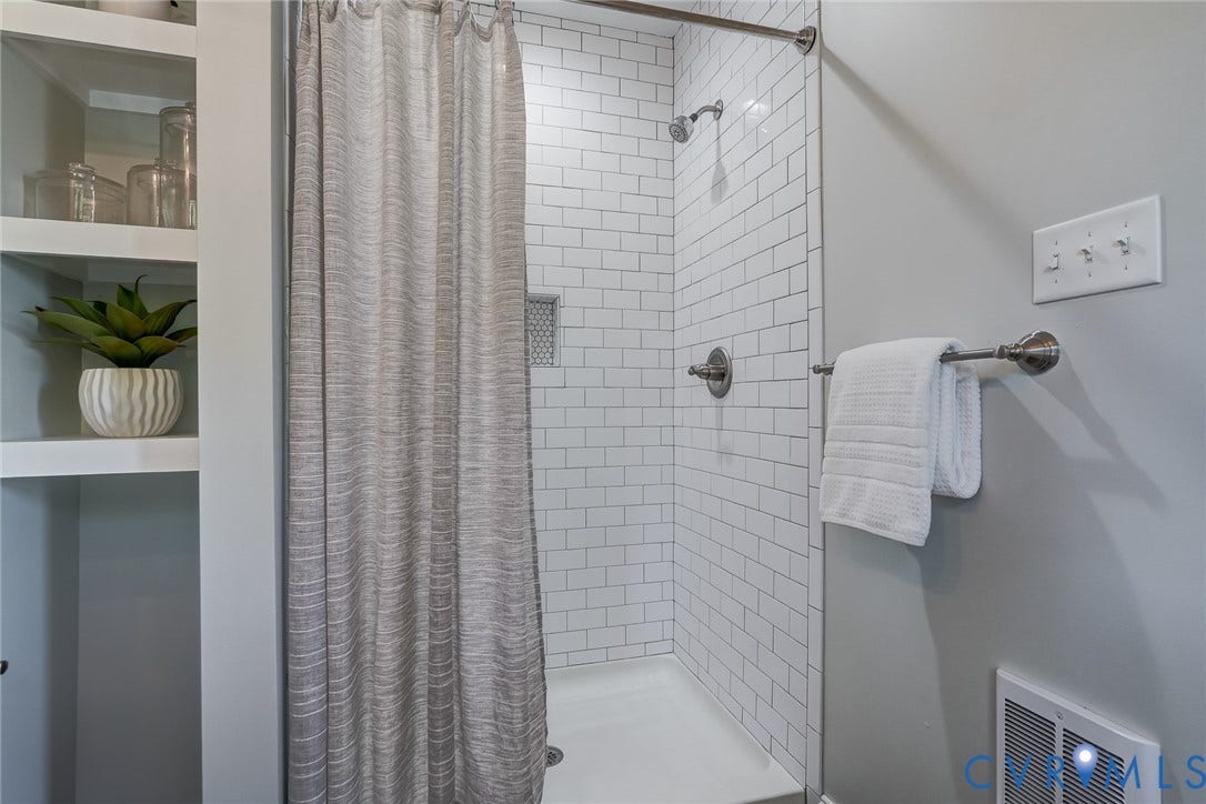 121 S Mulberry Street, The Fan, Richmond, VA 23220 Front Bedroom En-Suite Bath with Walk-In Ceramic Tiled Shower