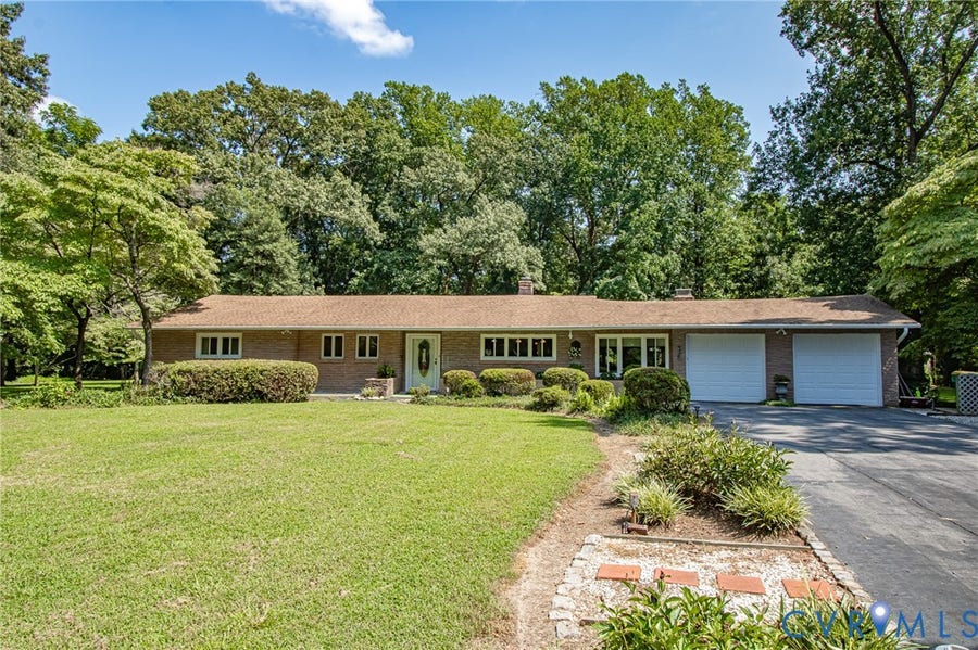 Property photo for 810 Mansion Drive, Hopewell, VA