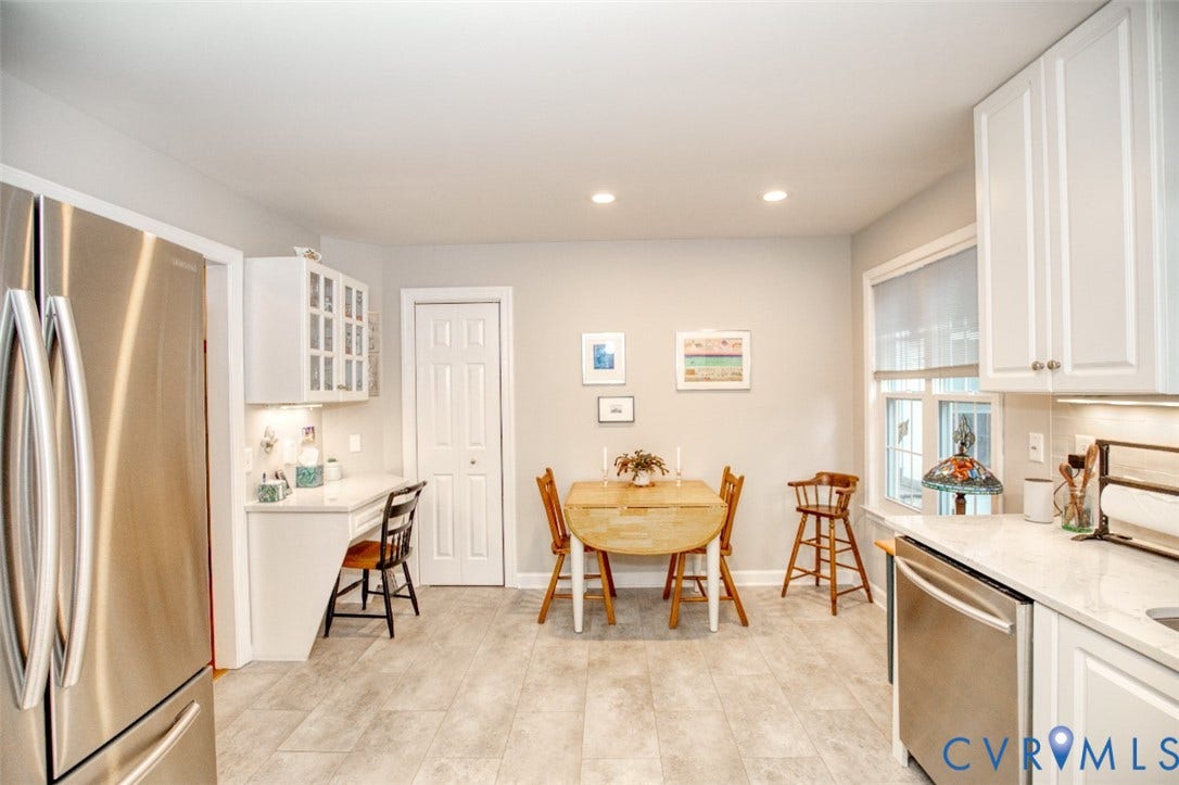 6311 Chiswick Park, Williamsburg, VA 23188 In kitchen dining area