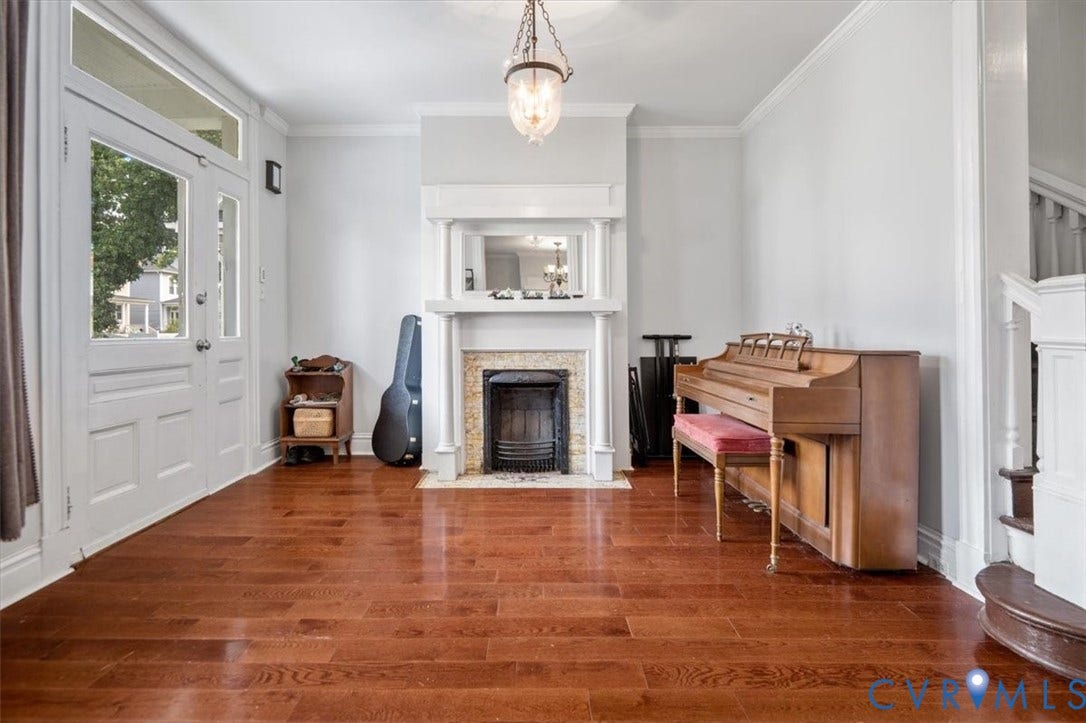 3513 Enslow Avenue, Richmond, VA 23222 Entry/sitting room
