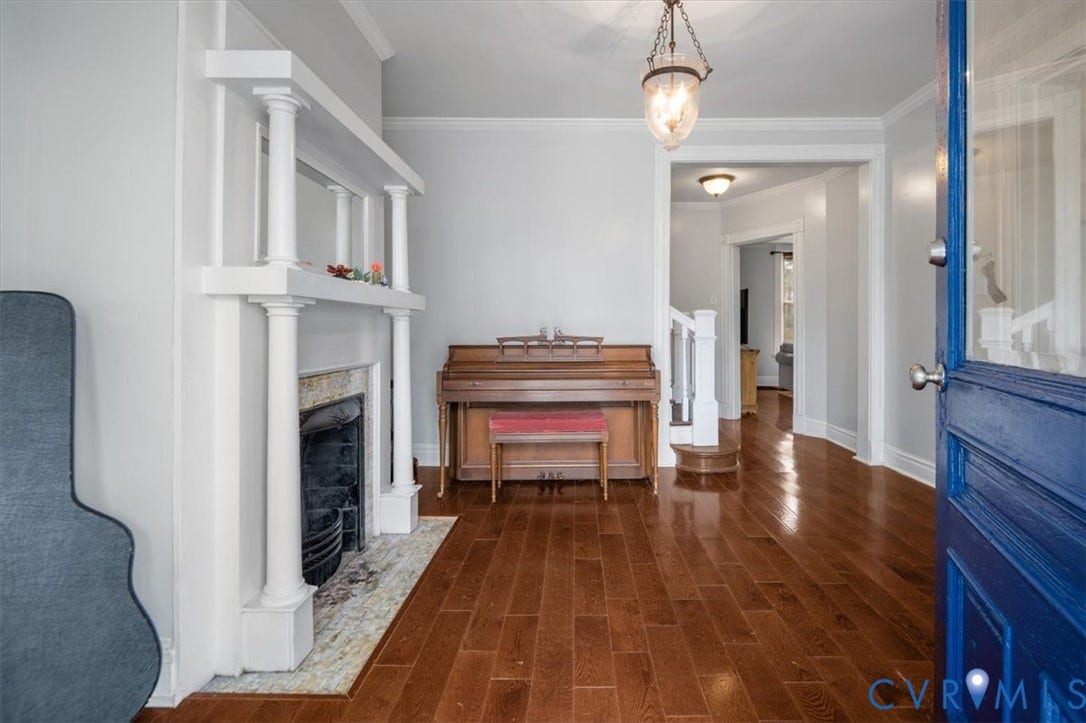3513 Enslow Avenue, Richmond, VA 23222 Entry/sitting room with FP