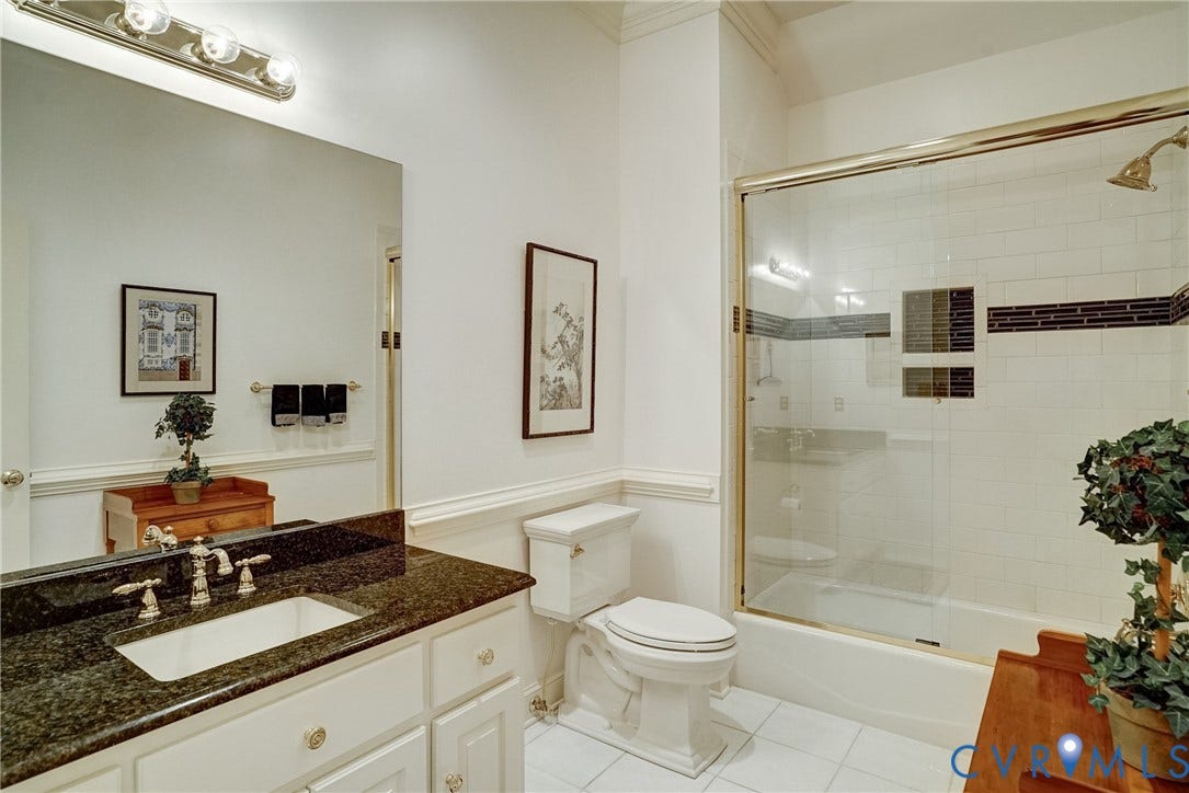 7 E Square Lane, Randolph Square, Richmond, VA 23238 Second floor full bath