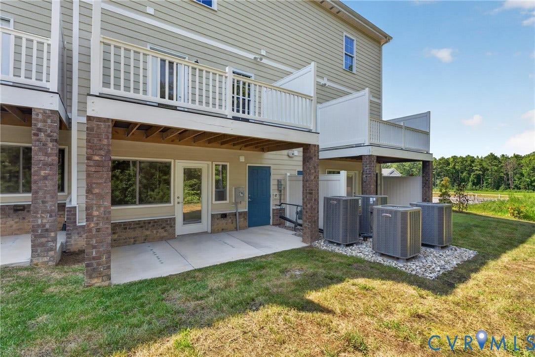6541 Hardee Haven Place, Midlothian, VA 23112 Exterior siding in a neutral tone with white trim