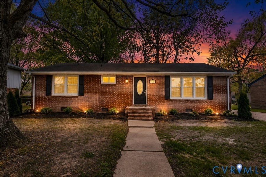 Property photo for 917 Williamsburg Road, Colonial Heights, VA