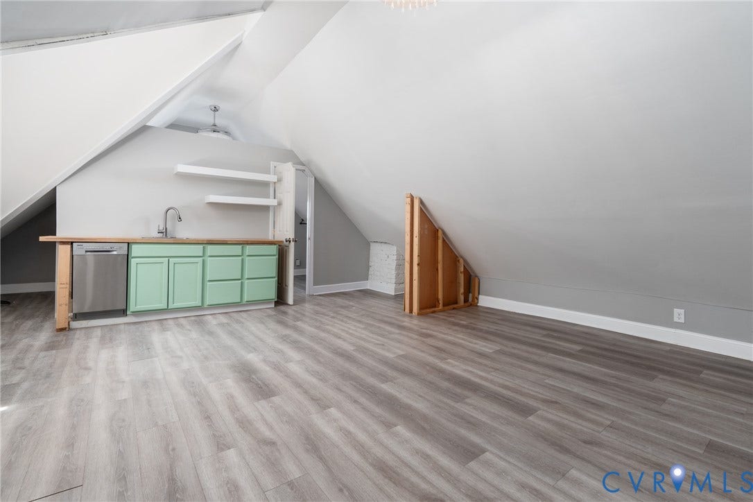 1906 W Main Street, Fan District, Richmond, VA 23220 Third-floor space expands the homes possibilities for work, guests, or recreation.