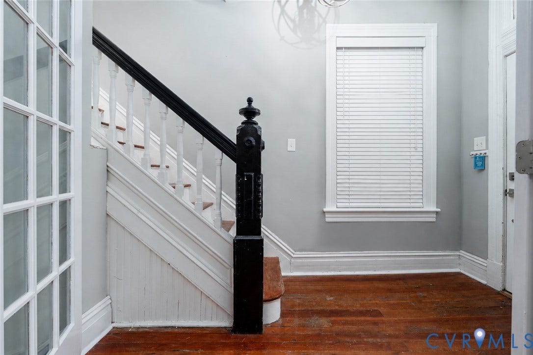 1906 W Main Street, Fan District, Richmond, VA 23220 Hardwood floors and soaring ceilings carry throughout the home.