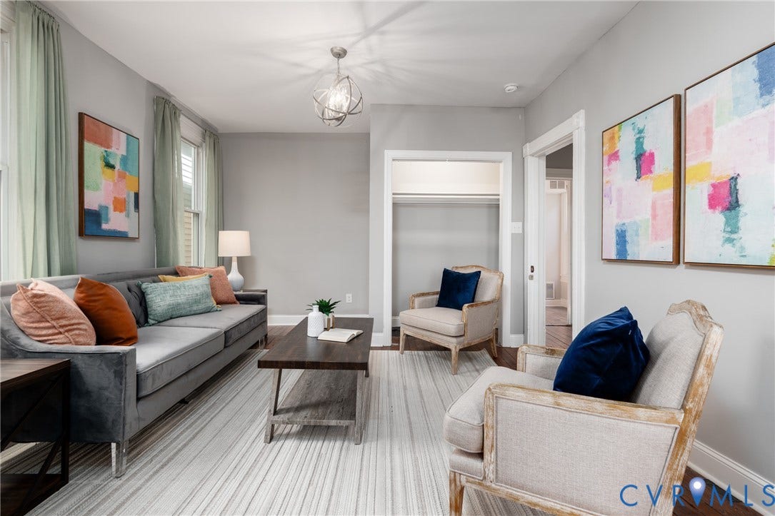 1906 W Main Street, Fan District, Richmond, VA 23220 Spacious second-floor living room offers a comfortable gathering space or apartment.