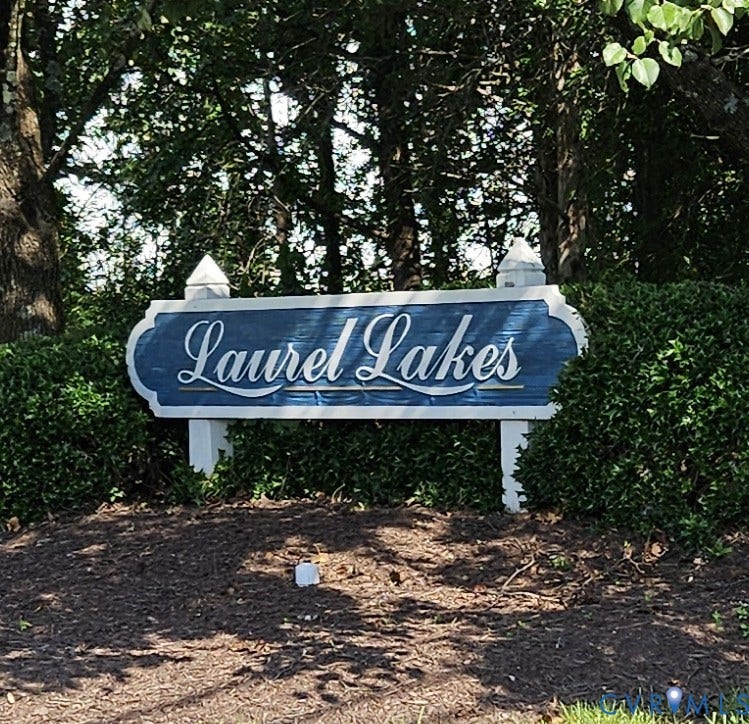 Laurel Lakes Entry sign at Hungary Rd.
