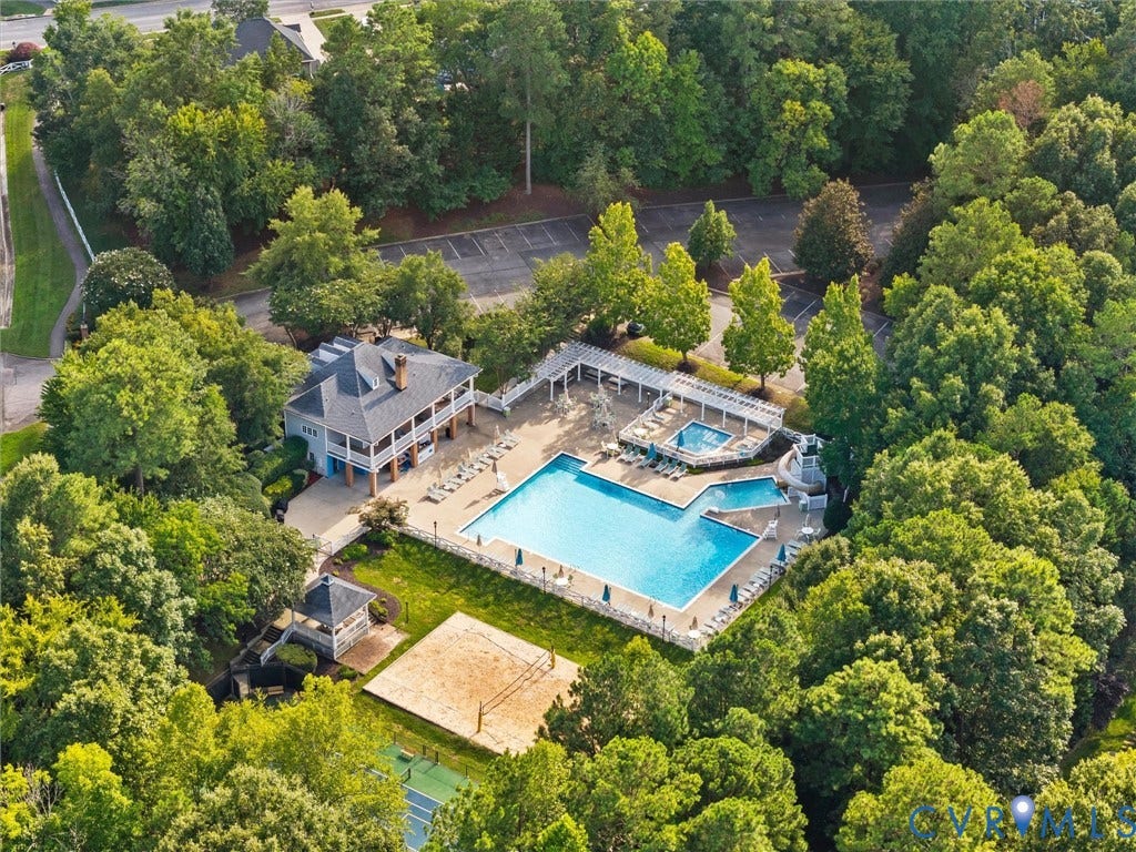 15706 Fox Marsh Drive, Moseley, VA 23120 Large outdoor pool with integrated spa and surrounding pergolas