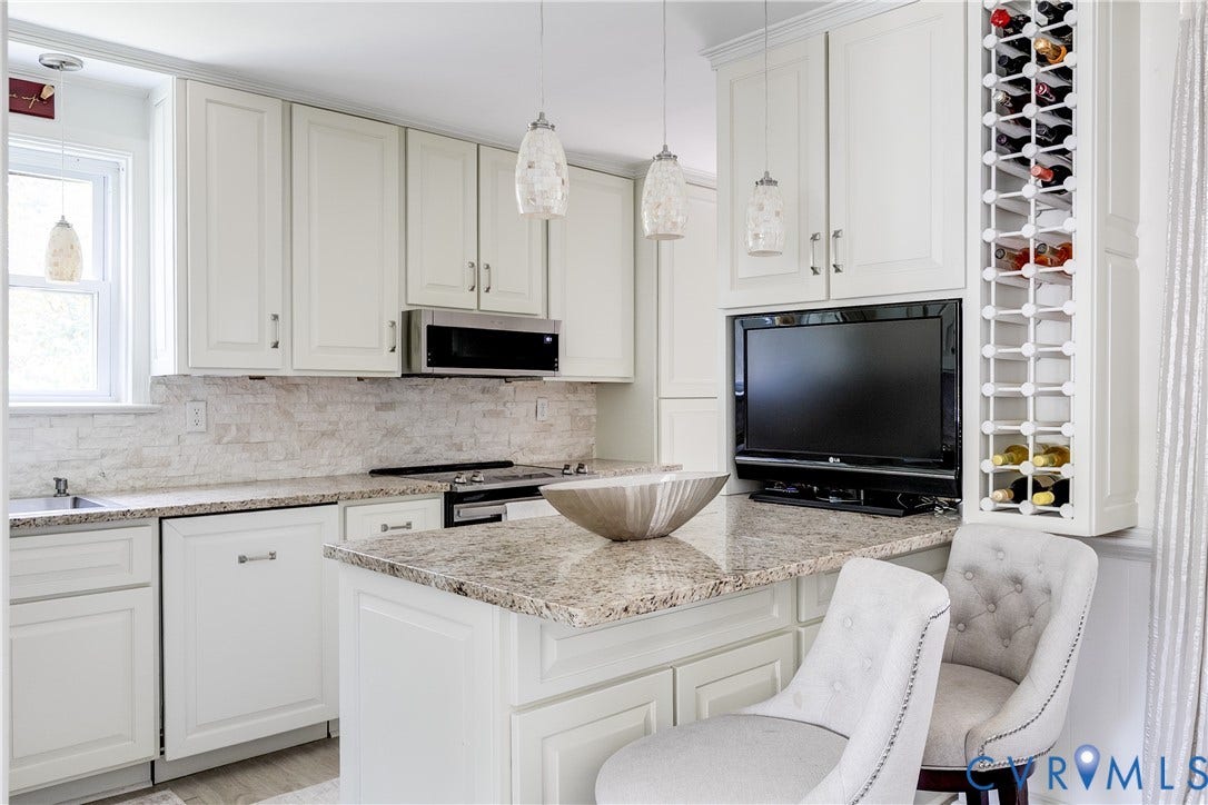 8717 Avalon Drive, Maybeury, Henrico, VA 23229 Open Kitchen with Breakfast Bar