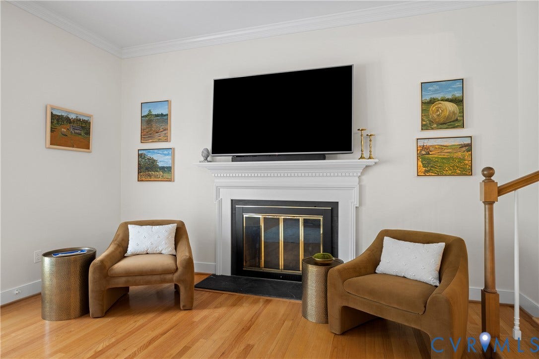 300 N Ridge Road, #97, Henrico, VA 23229 Mounted TV conveys!
