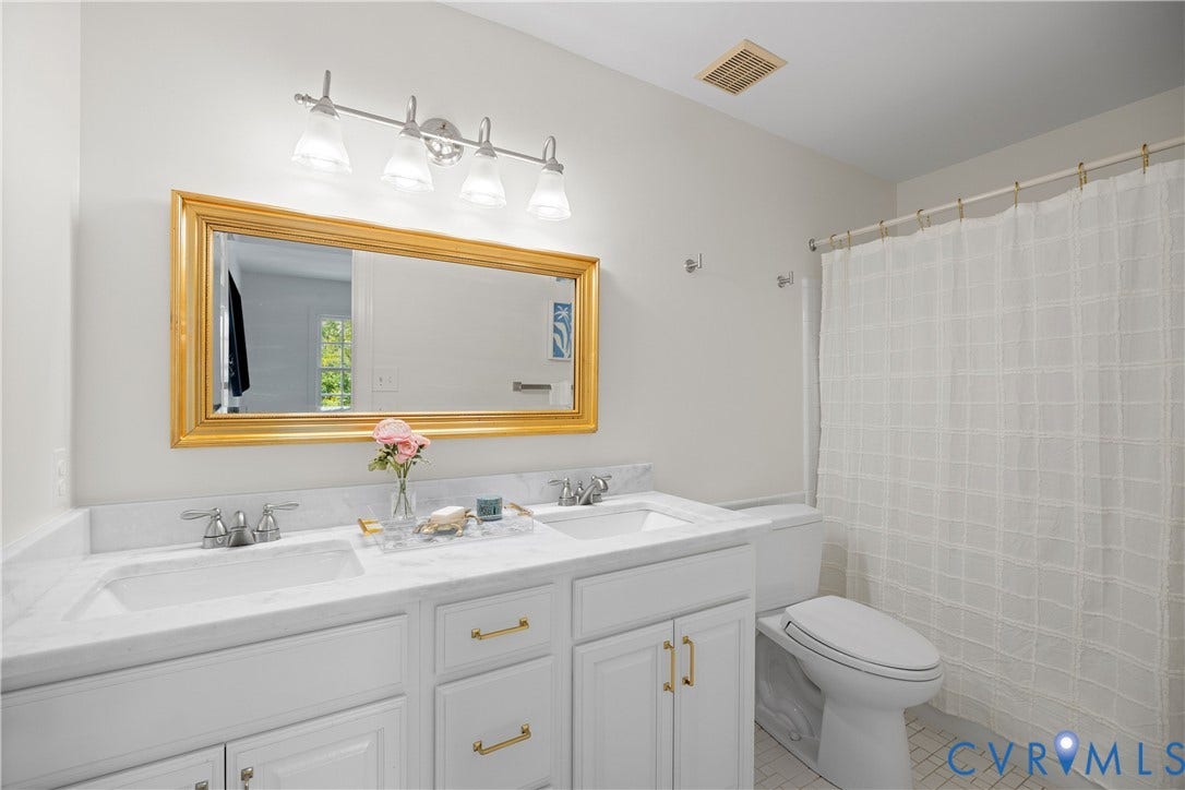 300 N Ridge Road, #97, Henrico, VA 23229 Double vanity with marble counter, tub/shower