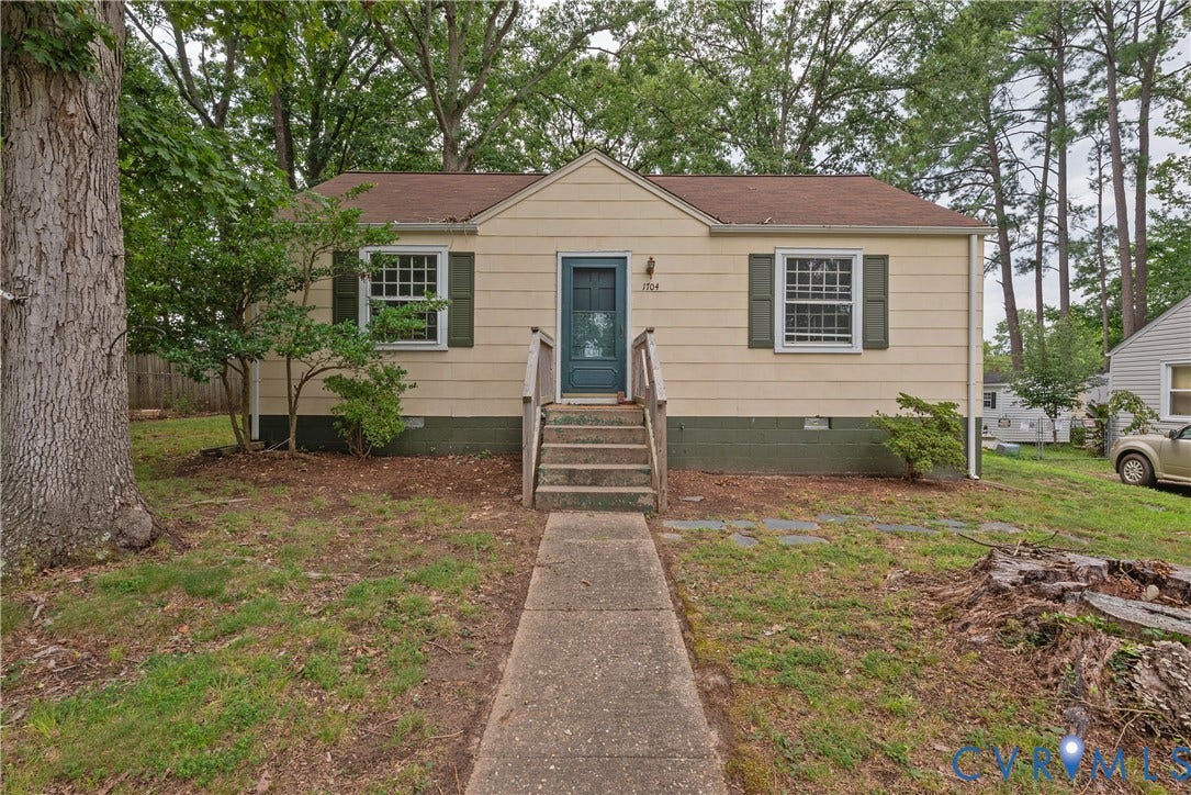 1704 Westhill Road, Richmond, VA 23226 Siding exterior with green shutters and a front entry door with transom window