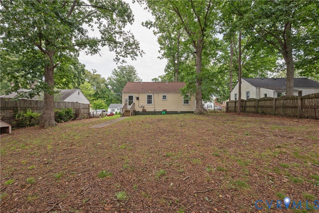 1704 Westhill Road, Richmond, VA 23226 Expansive rear yard featuring mature trees and a wood privacy fence great for play and entertainment