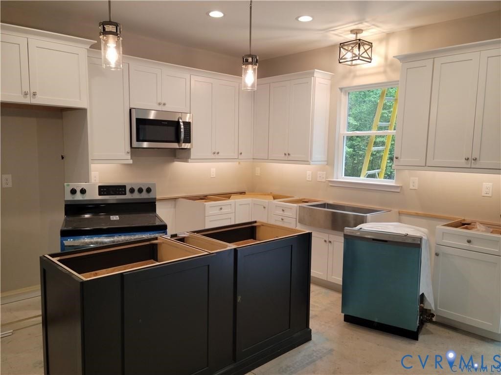 Lot 313 Shenandoah Crossing Drive, Gordonsville, VA 22942 White shaker-style cabinetry, recessed lighting, and stainless steel appliances