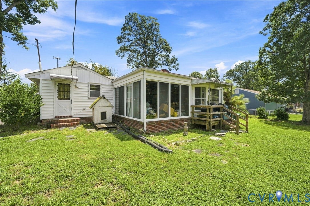 1904 Fon Du Lac Road, Henrico, VA 23229 Expansive lawn area with a screened porch featuring a brick foundation