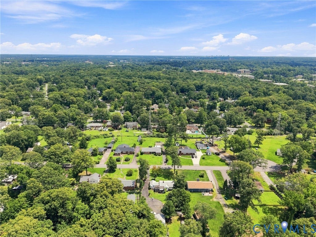 1904 Fon Du Lac Road, Henrico, VA 23229 Aerial view showcasing this established residential community nestled within lush, mature landscaping