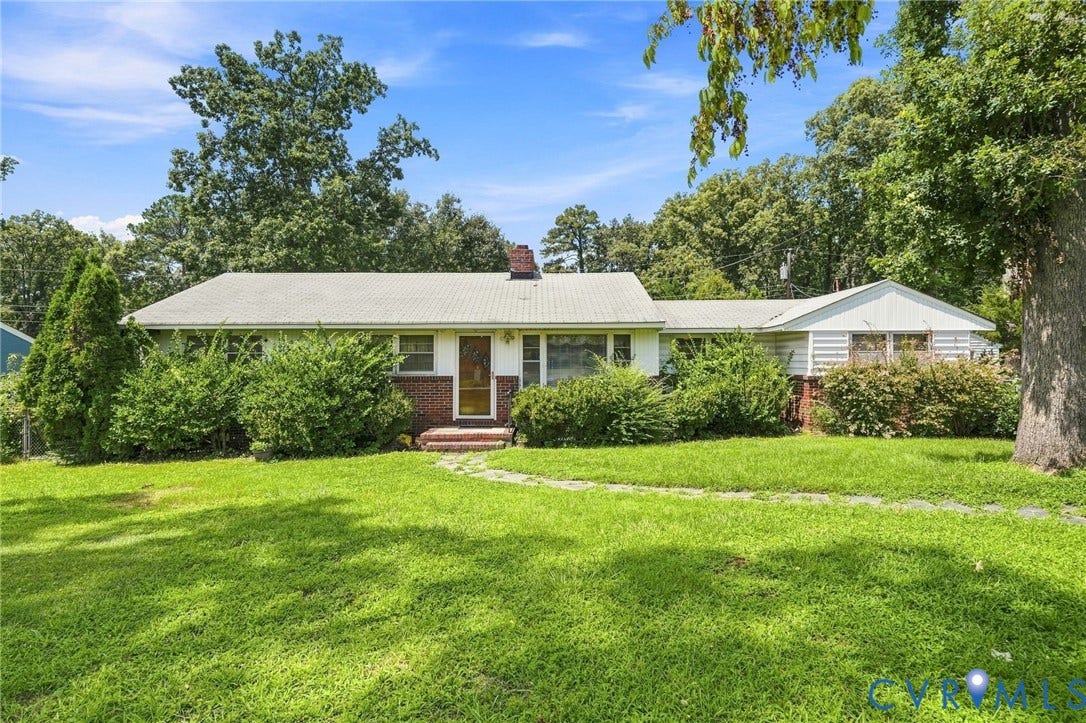 1904 Fon Du Lac Road, Henrico, VA 23229 Single-story residence featuring a brick facade, white siding, and a prominent front lawn