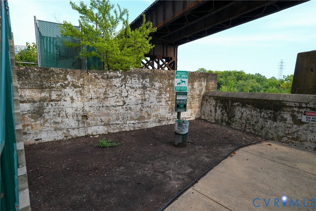 1101 Haxall Point, #U614, Richmond, VA 23219 Waterfront pet area.