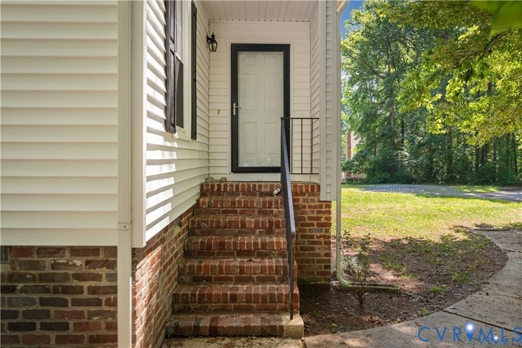 1704 Taft Place, Tuckahoe Village West, Henrico, VA 23238 Upstairs unit.