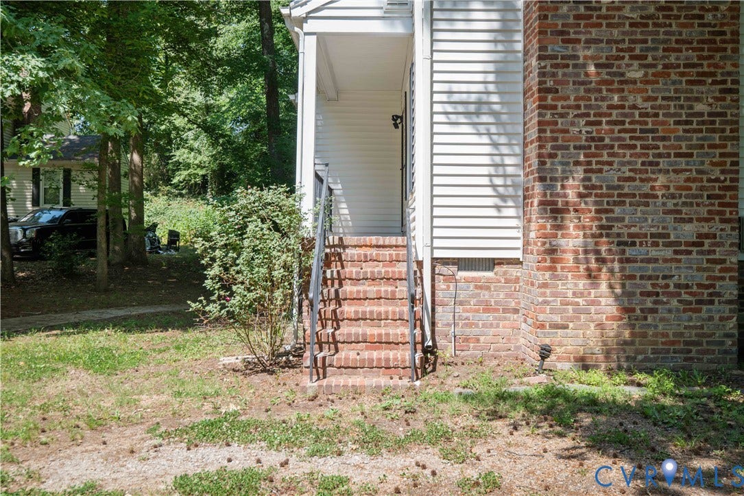 1704 Taft Place, Tuckahoe Village West, Henrico, VA 23238 Downstairs unit.