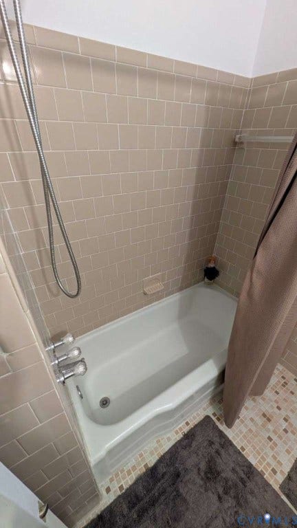 12853 Holly Lane, Manakin Sabot, VA 23103 Built-in bathtub with a handheld shower fixture