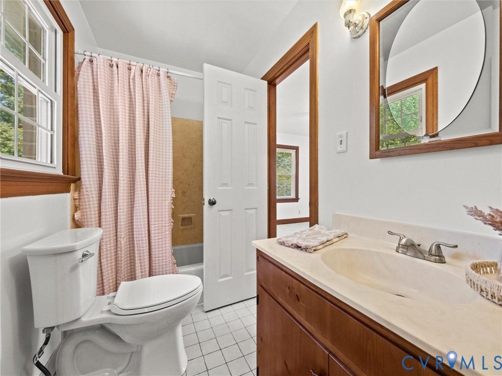 jack and jill bathroom
