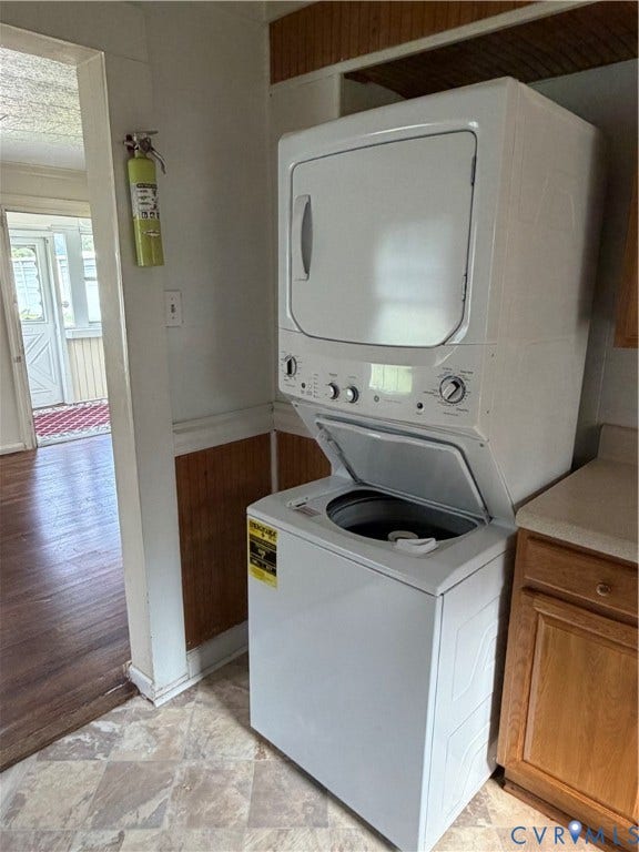 5101 Montpelier Street, Richmond, VA 23231 Stackable laundry appliances, wood-finish flooring, and light-toned cabinetry