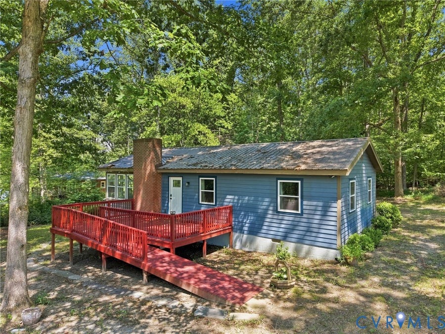 Property photo for 7 Lakeside Drive Extension, Columbia, VA