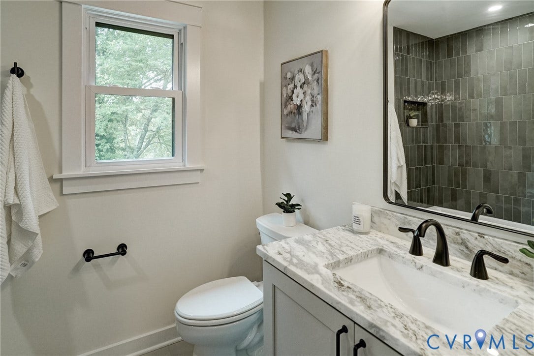 1609 Beaverdam Creek Road, Crozier, Crozier, VA 23039 Upstairs hall bath
