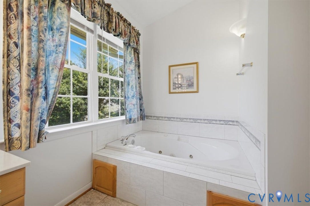 12600 Lilking Road, Chester, VA 23831 Built-in jetted tub with tile surround and decorative tile trim