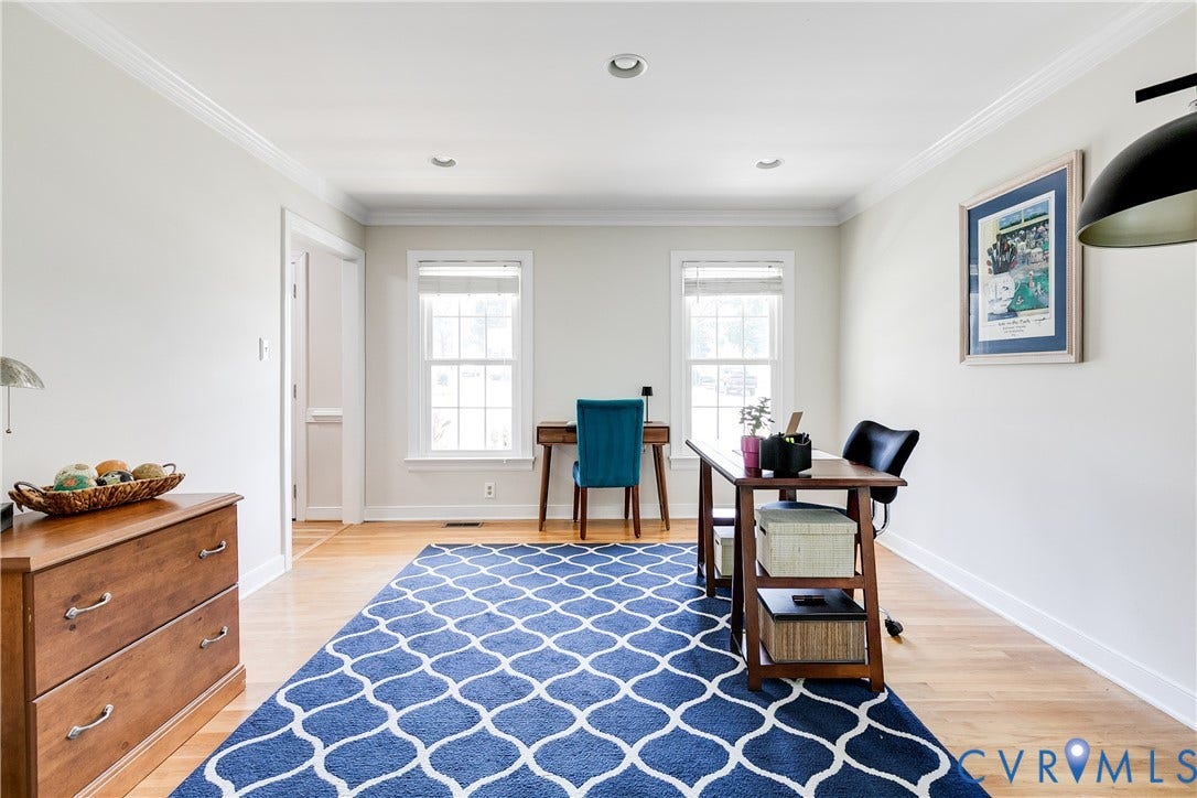 Nifty Office or Living Room