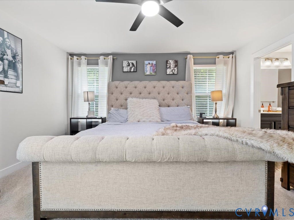 Ceiling fan with integrated lighting