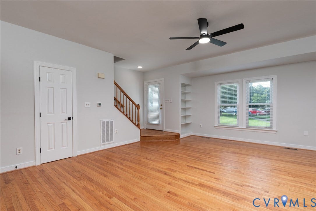 5605 Beacon Hill Drive, Beacon Hill, Midlothian, VA 23112 Bright and spacious living room