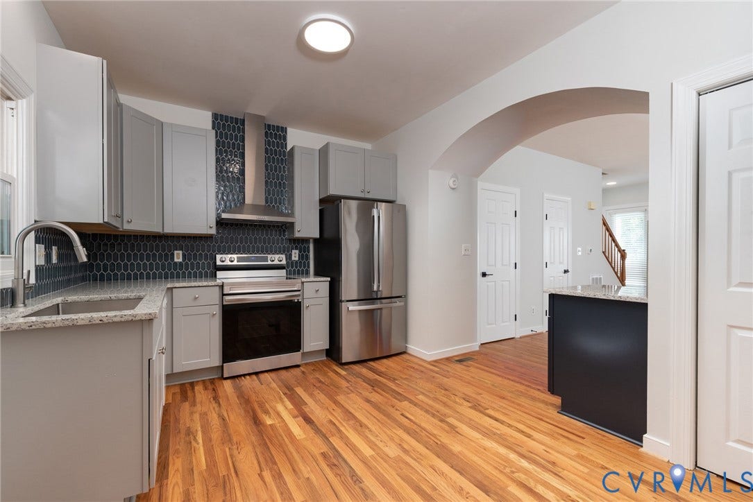 5605 Beacon Hill Drive, Beacon Hill, Midlothian, VA 23112 Beautiful new cabinetry, tile backsplash and stove hood.
