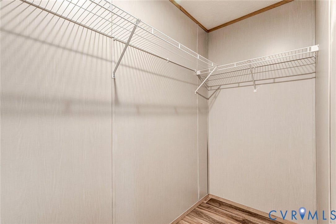 15263 Cross County Road, Mineral, VA 23117 Walk-in closet with wire shelving and wood-finish flooring