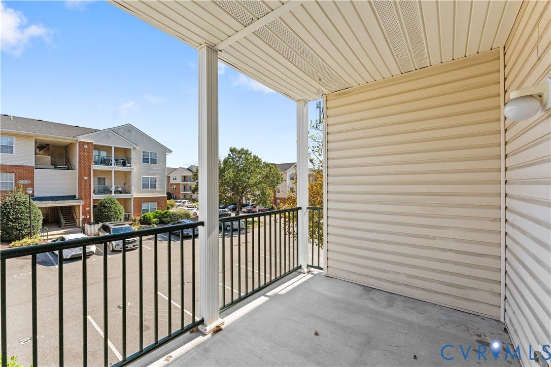 821 Brassie Lane, #E, The Crossings Golf Course Area, Glen Allen, VA 23059 Covered balcony featuring concrete flooring, vinyl siding, and black metal railings