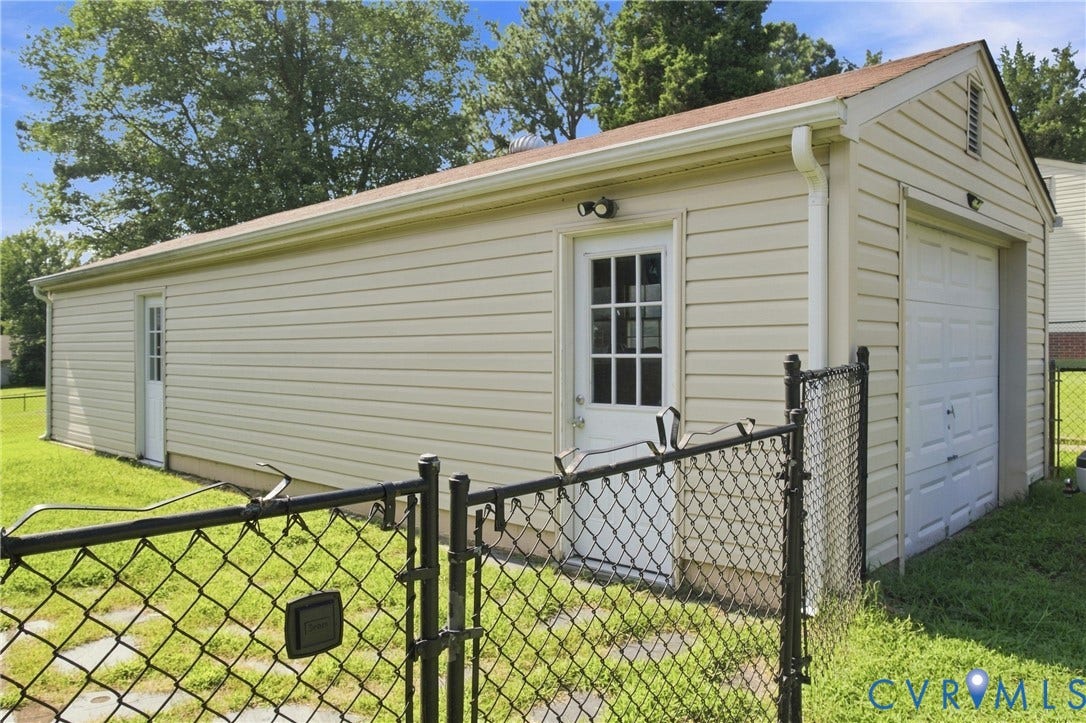 1721 S Halcun Drive, Petersburg, VA 23803 1721 S Halcun Drive, Petersburg, VA 23803