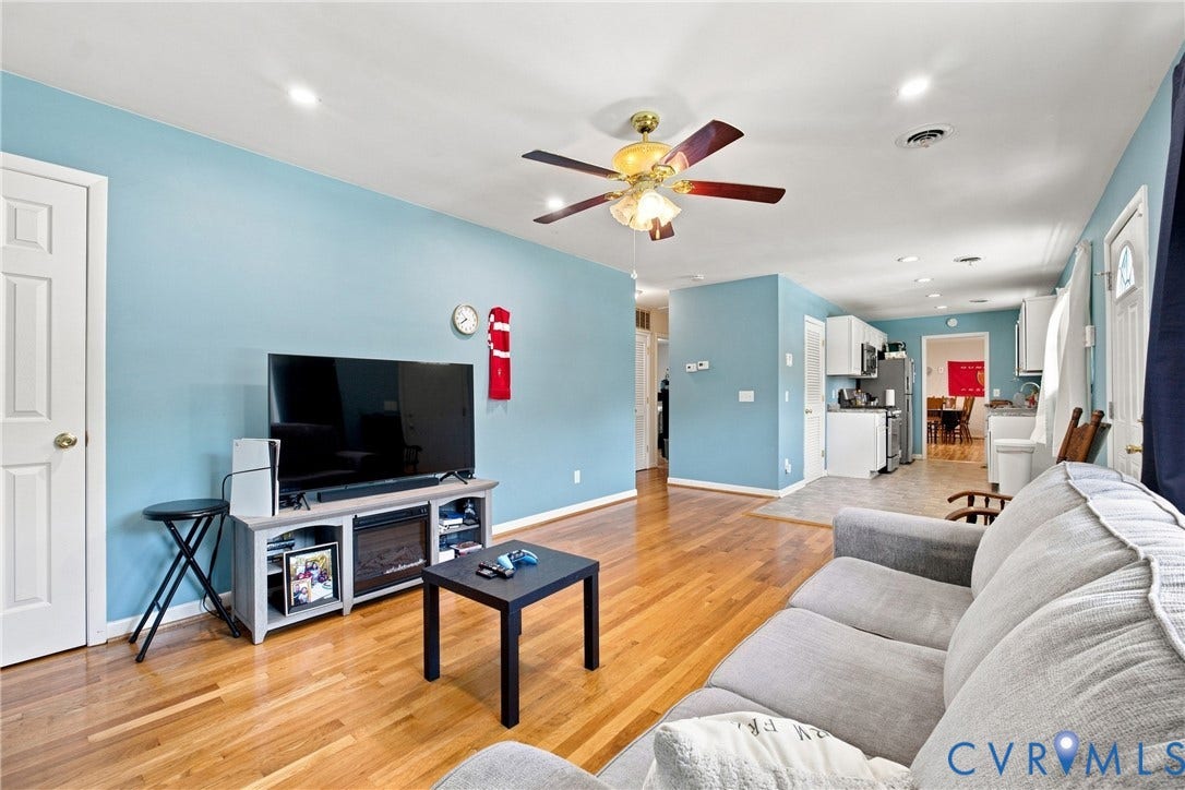 1721 S Halcun Drive, Petersburg, VA 23803 Hardwood flooring throughout the main living space
