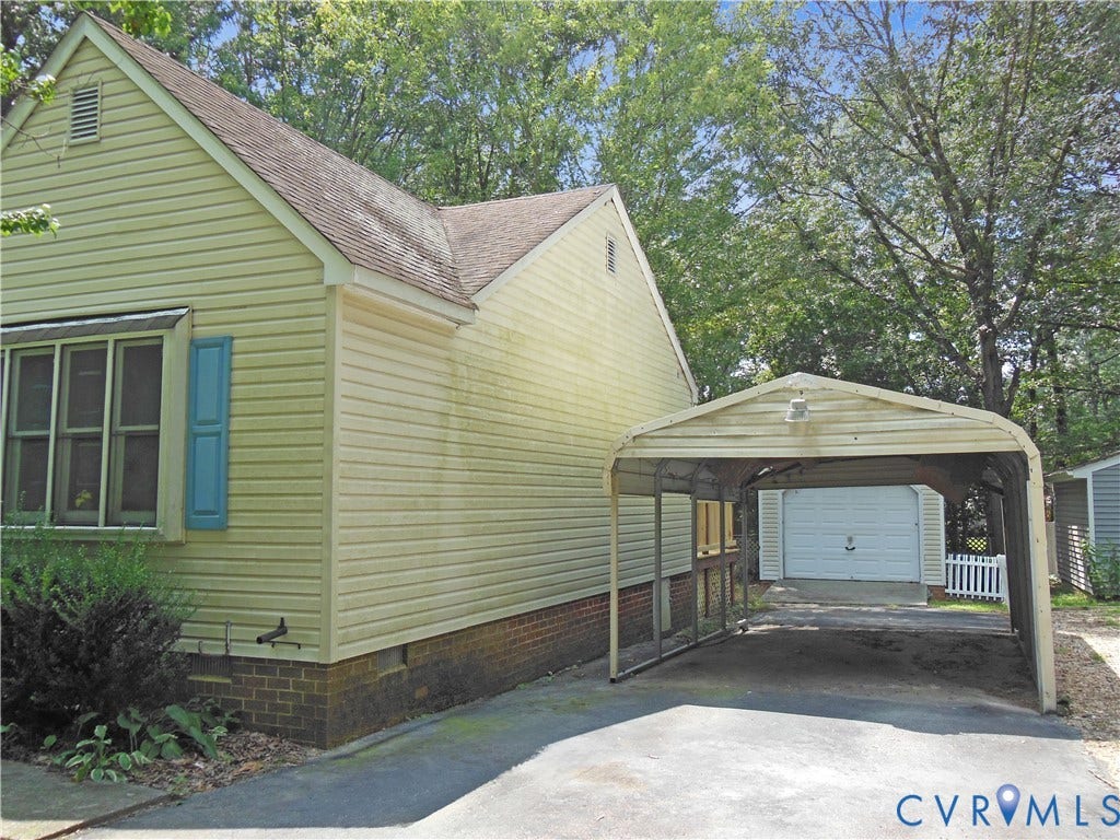 13306 Evelyn Drive, Chester, VA 23831 Right side and Carport