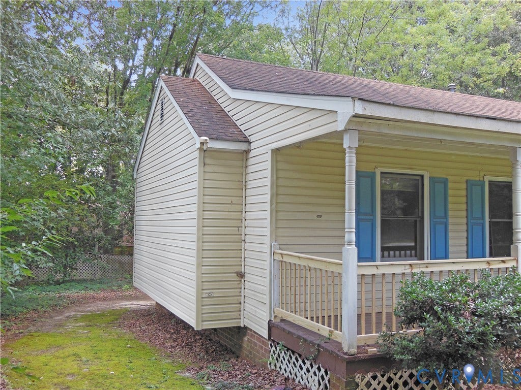 13306 Evelyn Drive, Chester, VA 23831 Left side