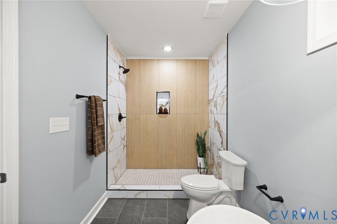 1500 Leicester Road, Cedarhurst - Westover Hills, Richmond, VA 23225 Walk-in shower with tiled walls and a built-in niche