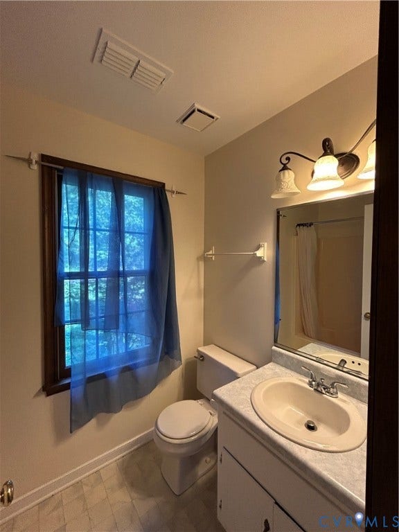 7502 Native Dancer Drive, Chesterfield, VA 23112 Upstairs hall bath