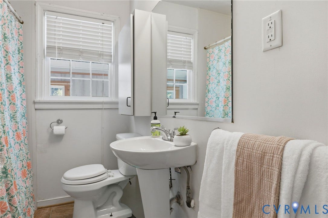 9925 S Wagstaff Circle, One Acre Lot, North Chesterfield, VA 23236 Main floor bathroom with shower/tub