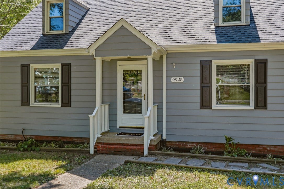 9925 S Wagstaff Circle, One Acre Lot, North Chesterfield, VA 23236 Covered entry
