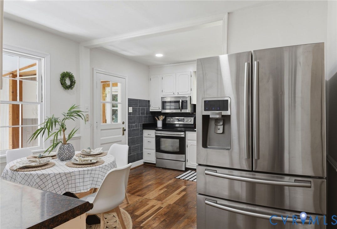 9925 S Wagstaff Circle, One Acre Lot, North Chesterfield, VA 23236 Eat-in kitchen with new recessed lighting