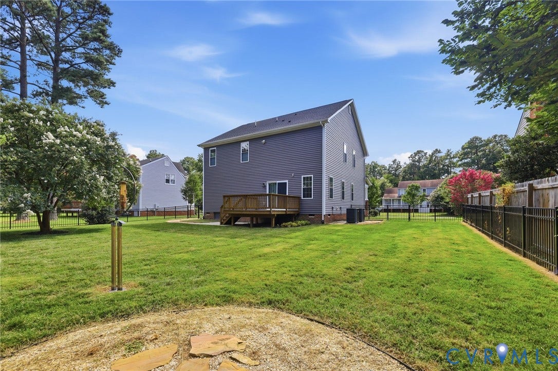 Large flat lot, perfect for outdoor entertaining, gardening, or play!