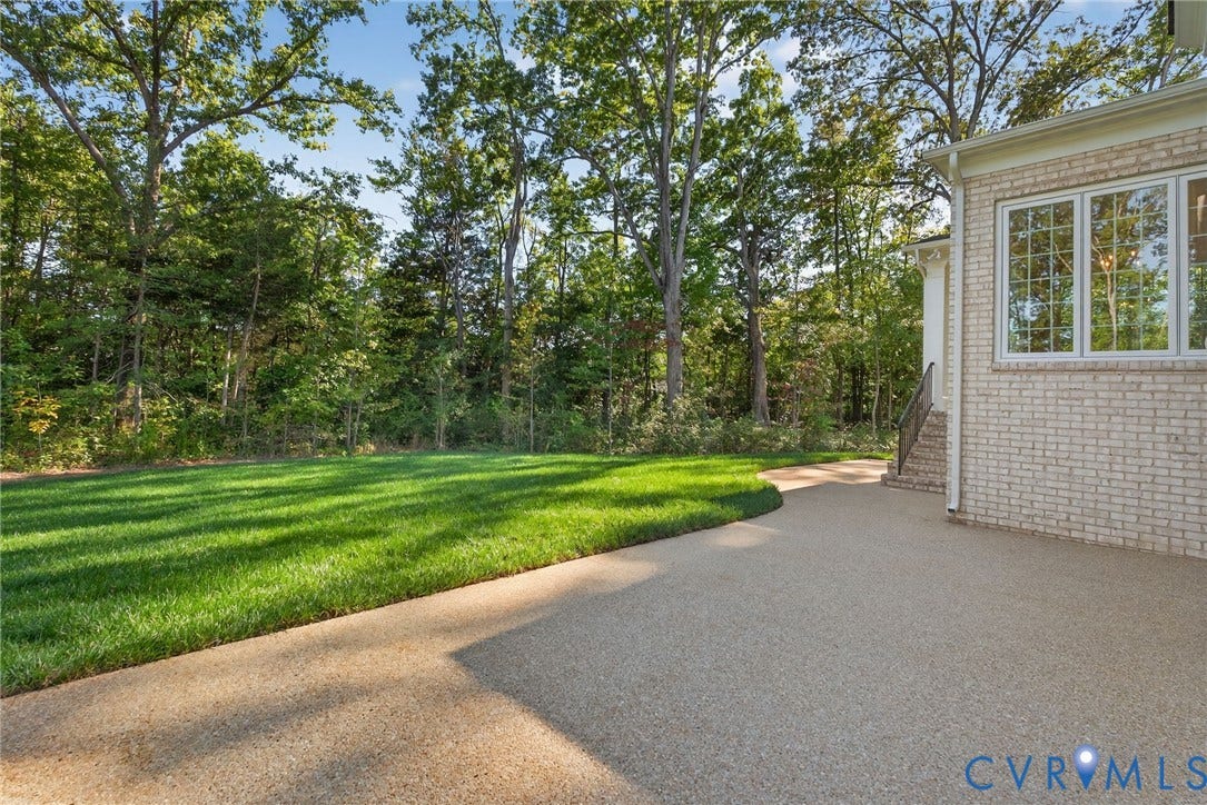 Photo from Boone Homes Gallery; photo of similar home, not home for sale; upgrades shown