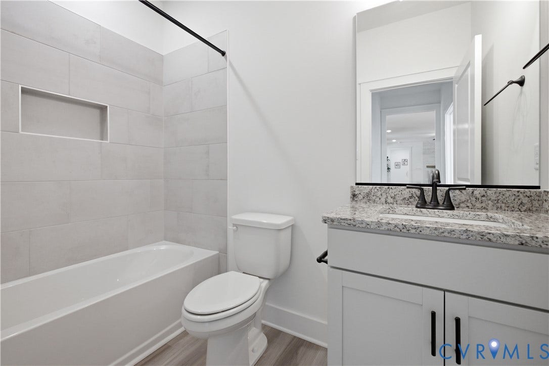 Full Bath between bed 2 and bed 3