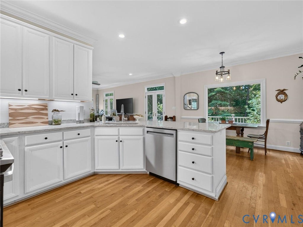 14509 Augusta Lane, Ashland, VA 23005 Large picture window in the breakfast nook!